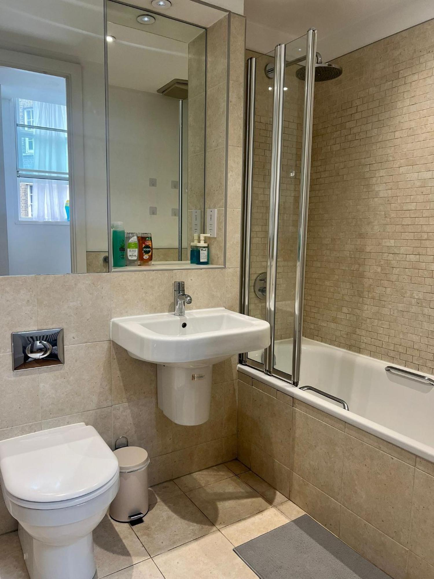 One Bedroom Apartment In Holborn London Bagian luar foto